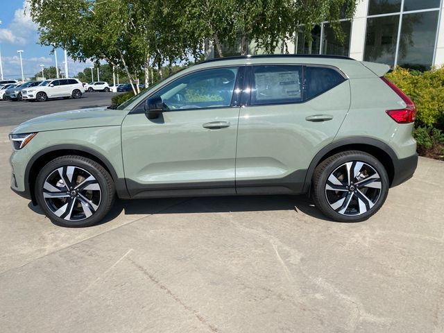 2025 Volvo XC40 Plus Dark Theme