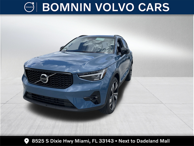 2025 Volvo XC40 Plus Dark Theme