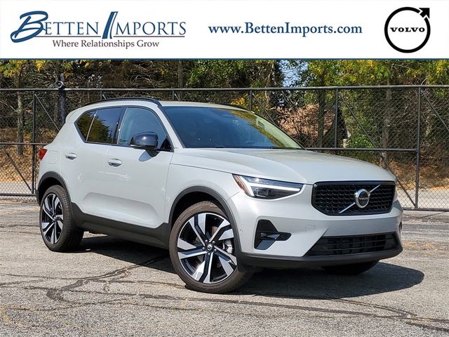 2025 Volvo XC40 Plus Dark Theme