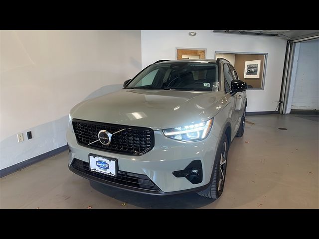 2025 Volvo XC40 Plus Dark Theme