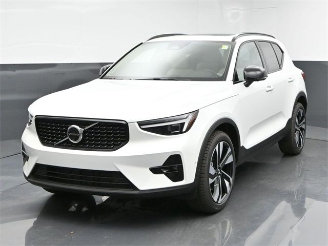 2025 Volvo XC40 Plus Dark Theme