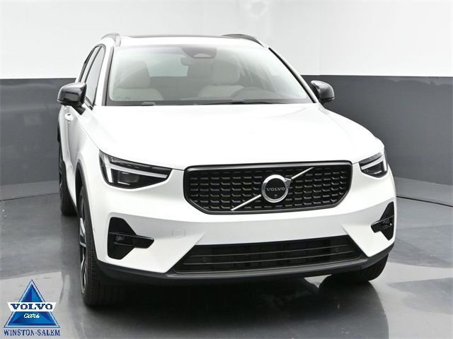 2025 Volvo XC40 Plus Dark Theme