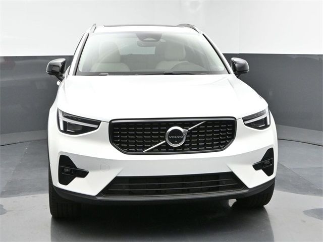 2025 Volvo XC40 Plus Dark Theme