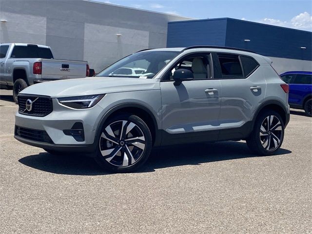 2025 Volvo XC40 Plus Dark Theme