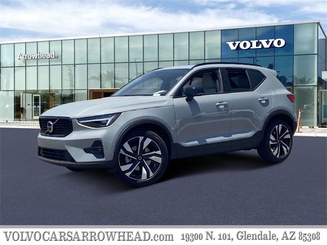 2025 Volvo XC40 Plus Dark Theme