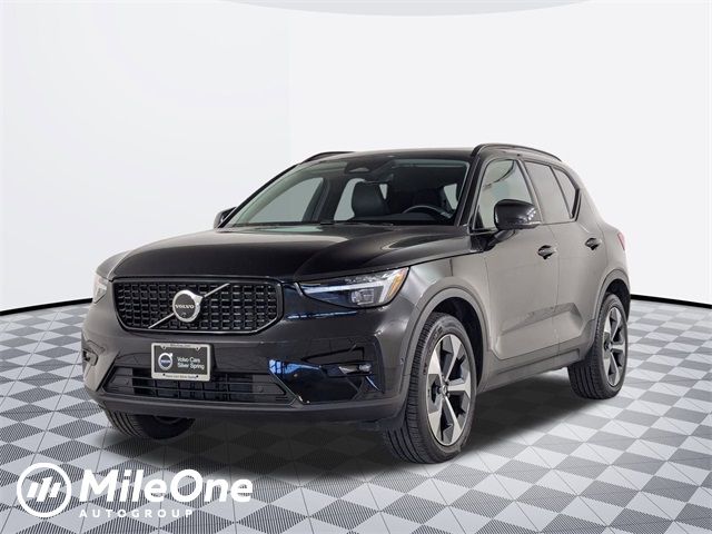 2025 Volvo XC40 Plus Dark Theme