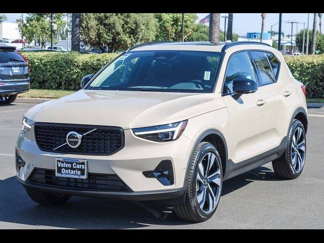 2025 Volvo XC40 Plus Dark Theme