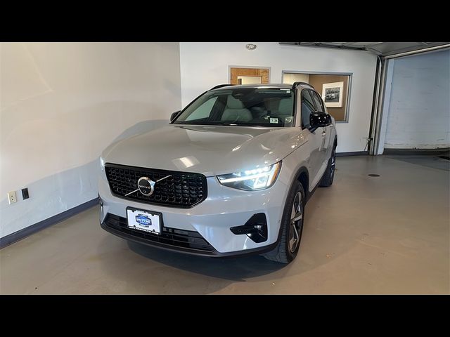 2025 Volvo XC40 Plus Dark Theme