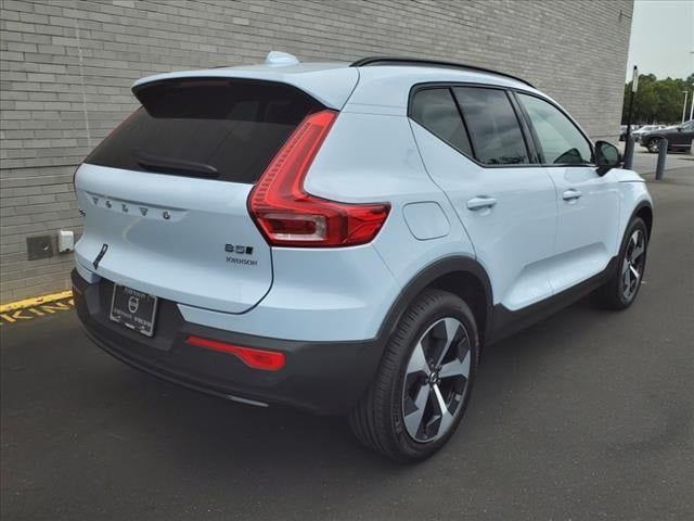 2025 Volvo XC40 Plus Dark Theme