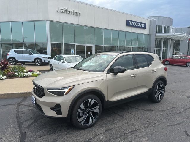 2025 Volvo XC40 Plus Dark Theme