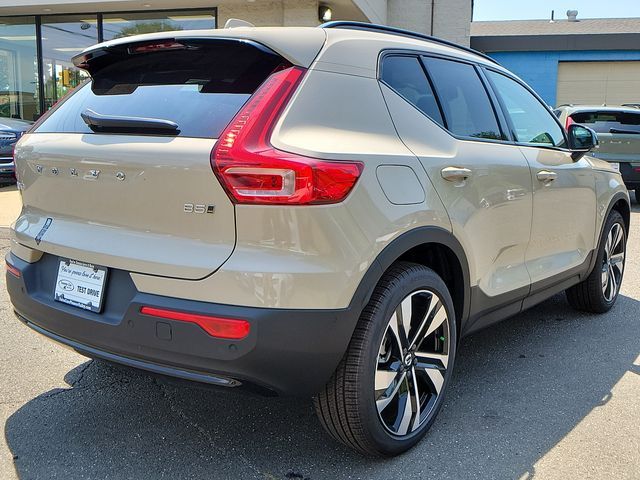 2025 Volvo XC40 Plus Dark Theme