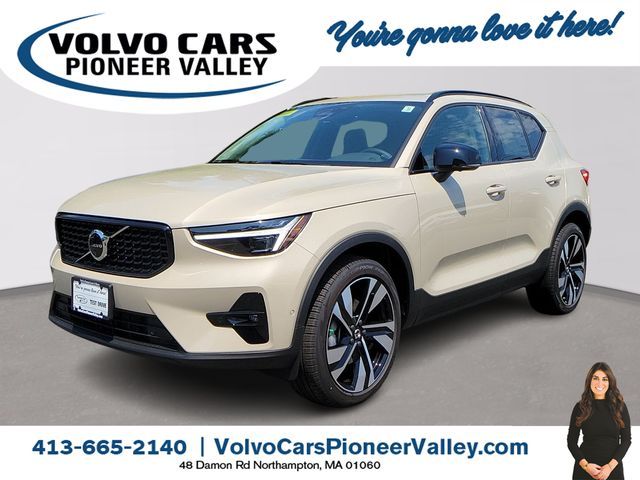 2025 Volvo XC40 Plus Dark Theme