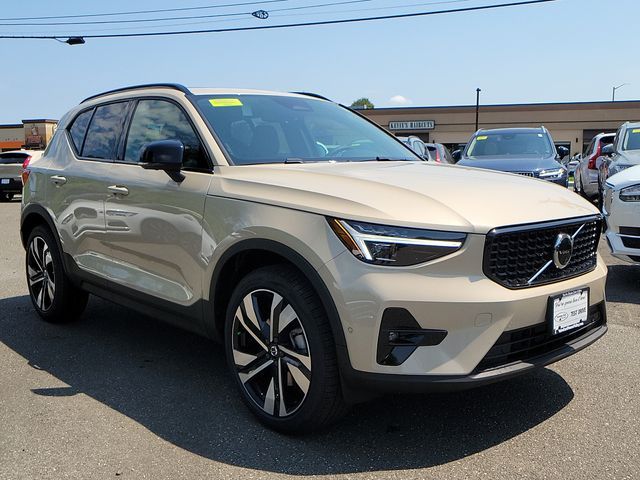 2025 Volvo XC40 Plus Dark Theme