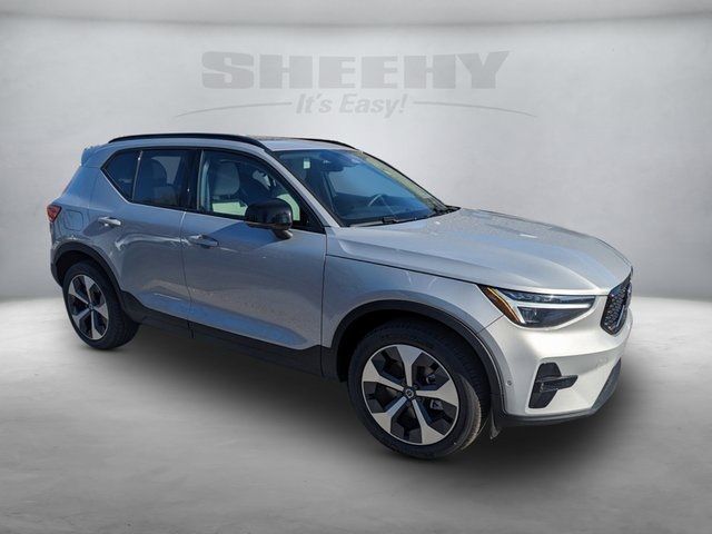 2025 Volvo XC40 Plus Dark Theme