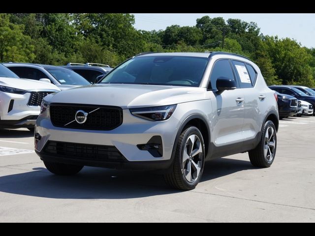 2025 Volvo XC40 Plus Dark Theme