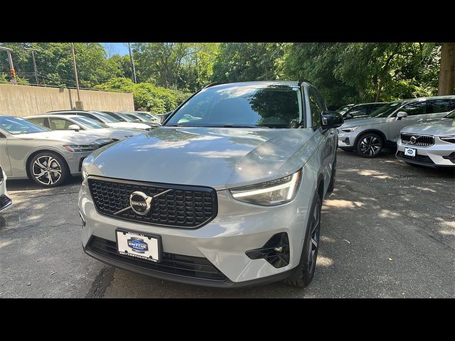 2025 Volvo XC40 Plus Dark Theme