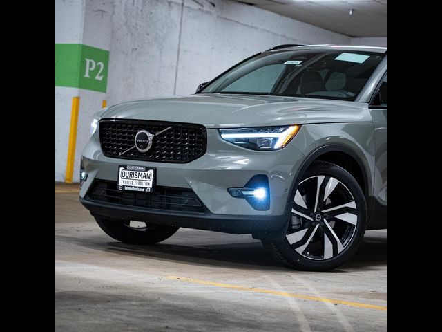 2025 Volvo XC40 Plus Dark Theme