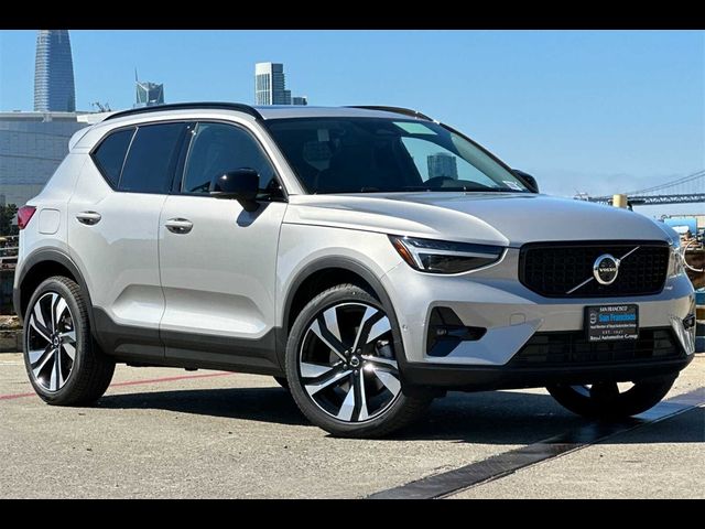 2025 Volvo XC40 Plus Dark Theme