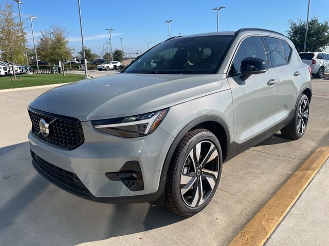 2025 Volvo XC40 Plus Dark Theme