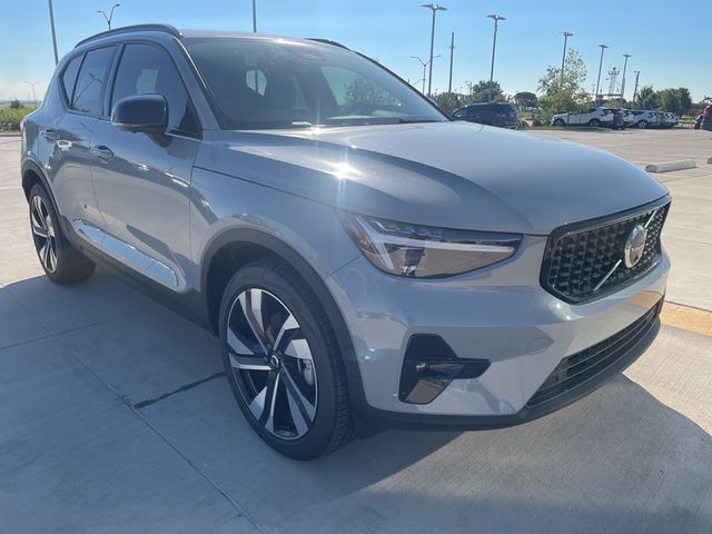 2025 Volvo XC40 Plus Dark Theme