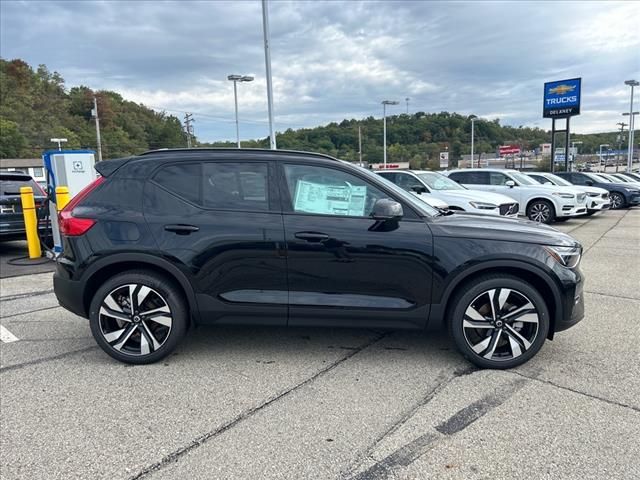 2025 Volvo XC40 Plus Dark Theme