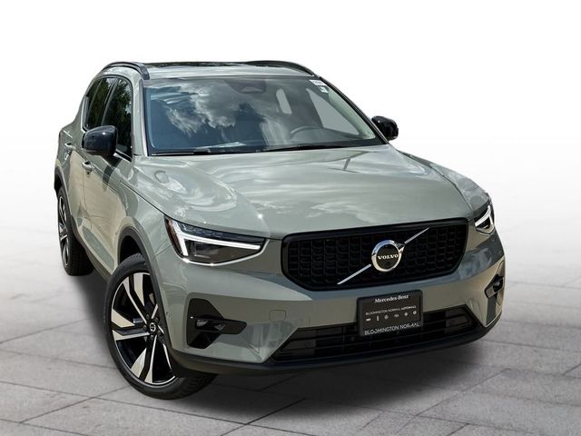 2025 Volvo XC40 Plus Dark Theme