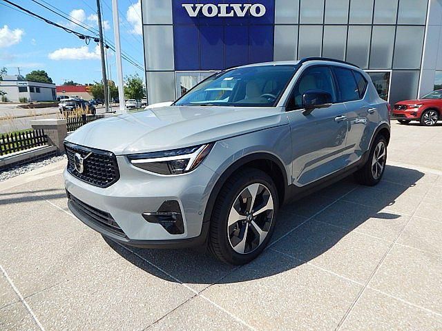 2025 Volvo XC40 Plus Dark Theme