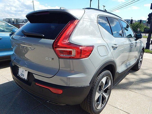 2025 Volvo XC40 Plus Dark Theme