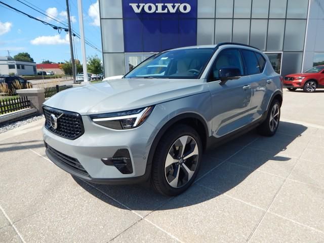 2025 Volvo XC40 Plus Dark Theme