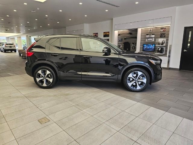 2025 Volvo XC40 Plus Dark Theme