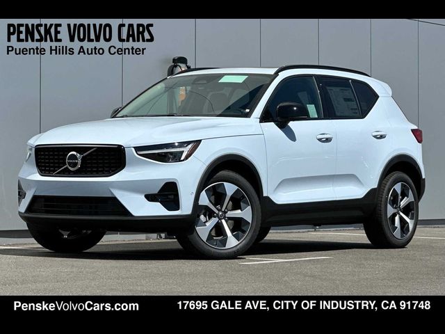 2025 Volvo XC40 Plus Dark Theme