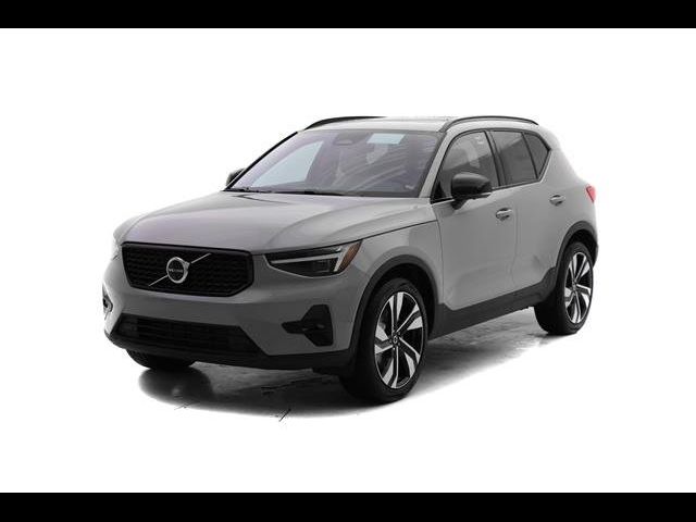 2025 Volvo XC40 Plus Dark Theme