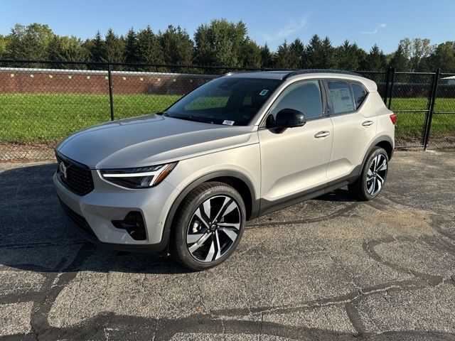 2025 Volvo XC40 Plus Dark Theme