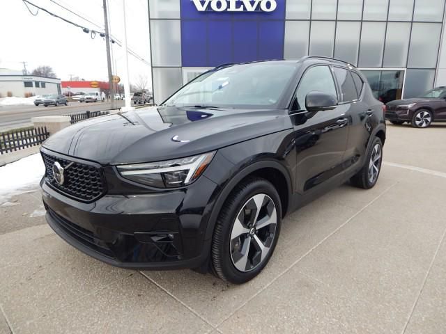 2025 Volvo XC40 Plus Dark Theme