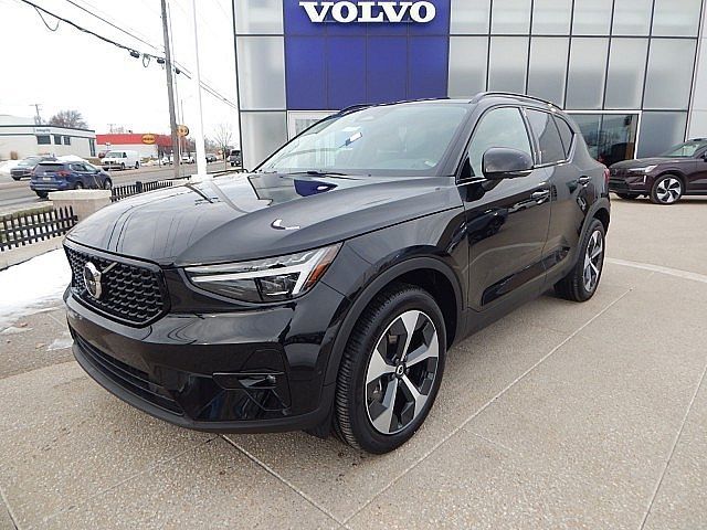 2025 Volvo XC40 Plus Dark Theme