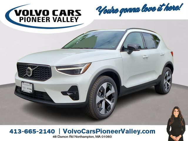 2025 Volvo XC40 Plus Dark Theme