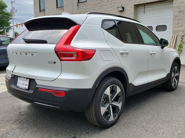 2025 Volvo XC40 Plus Dark Theme