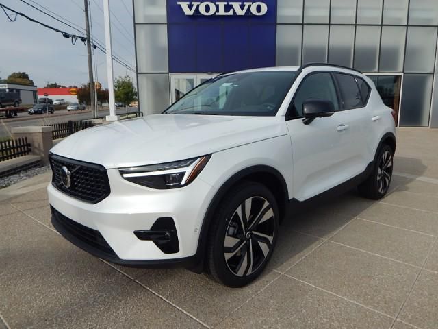 2025 Volvo XC40 Plus Dark Theme