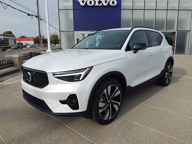 2025 Volvo XC40 Plus Dark Theme