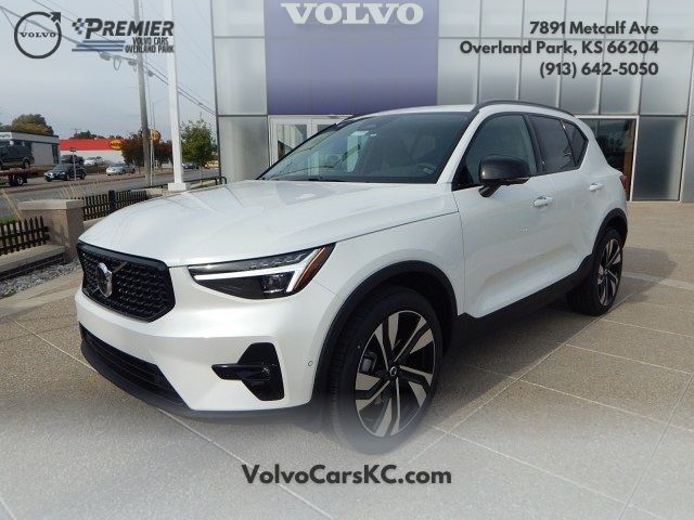 2025 Volvo XC40 Plus Dark Theme