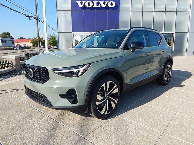 2025 Volvo XC40 Plus Dark Theme