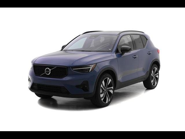 2025 Volvo XC40 Plus Dark Theme