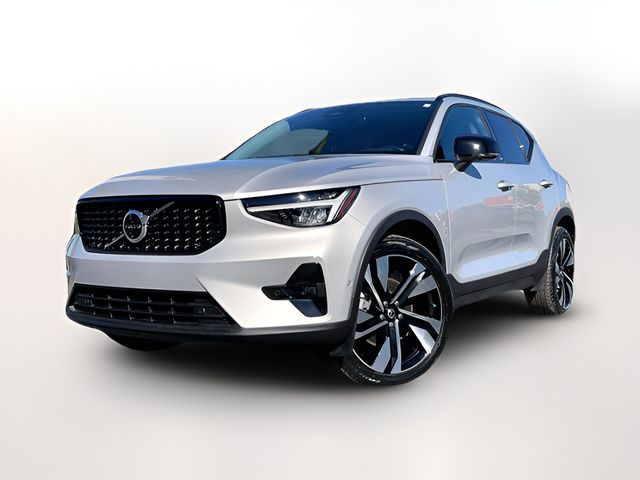 2025 Volvo XC40 Plus Dark Theme