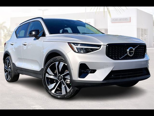 2025 Volvo XC40 Plus Dark Theme