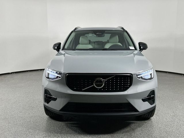 2025 Volvo XC40 Plus Dark Theme