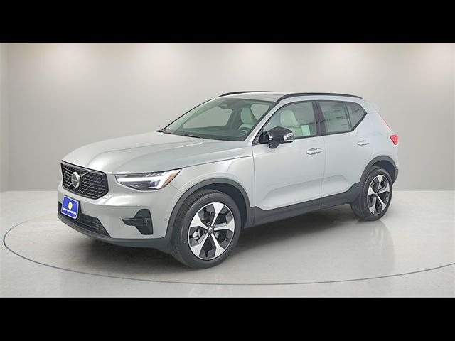 2025 Volvo XC40 Plus Dark Theme