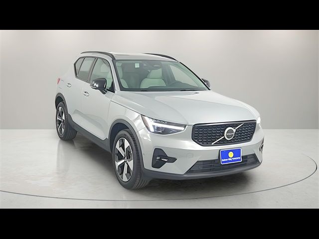 2025 Volvo XC40 Plus Dark Theme