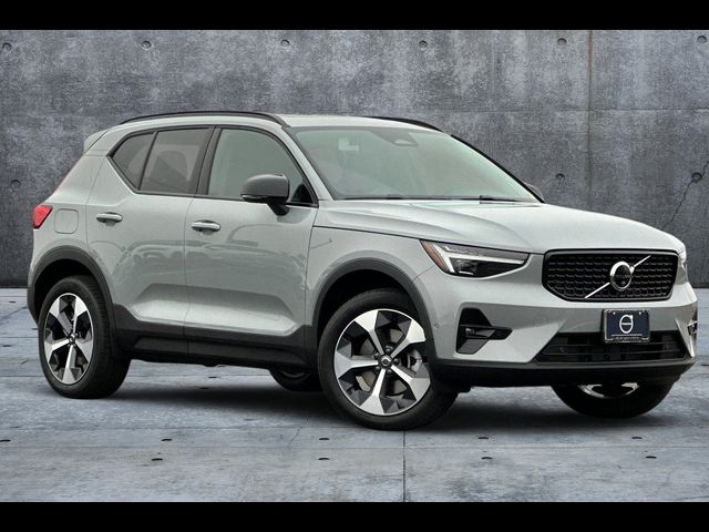 2025 Volvo XC40 Plus Dark Theme