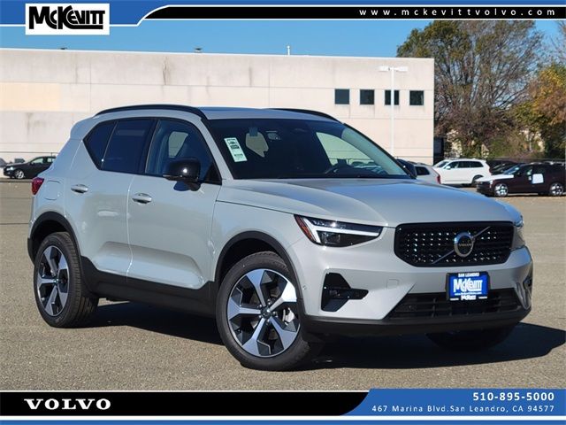 2025 Volvo XC40 Plus Dark Theme