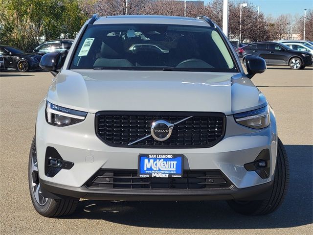 2025 Volvo XC40 Plus Dark Theme